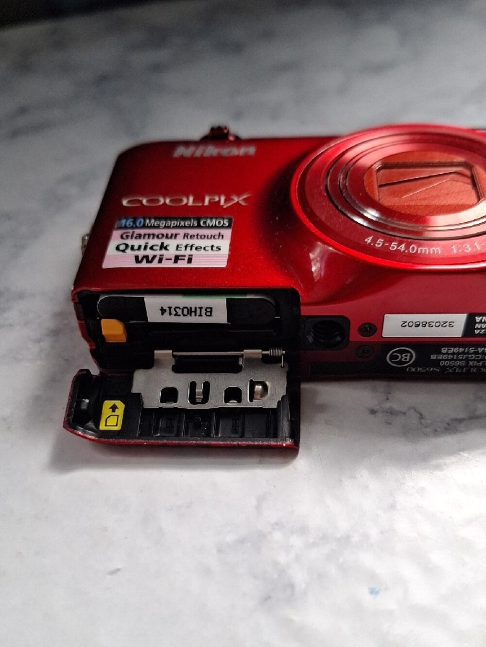 Nikon COOLPIX Compact Digital Camera - Red - Picture 10 of 11